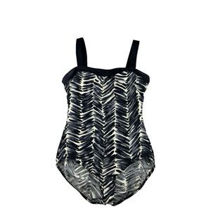 Miraclesuit one piece black white pattenered bathing swimsuit M/L curves